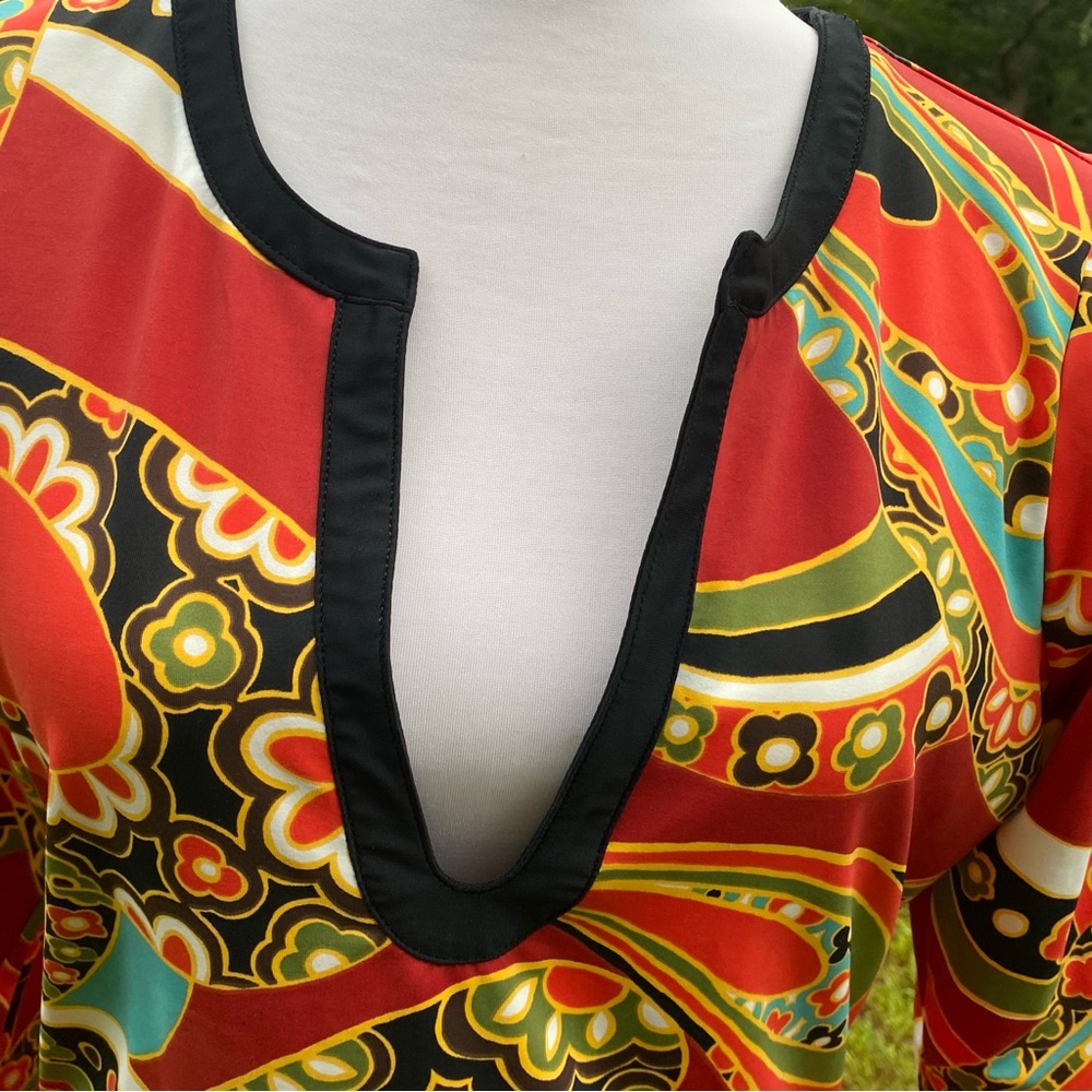 ATHLETA TOP TUNIC FLORAL STRETCH RED BLACK 3/4 SLEEVE Y NECK ACTIVE SIZE M - Picture 2 of 9